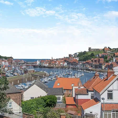 Driftwood At Whitehall Nyaraló Whitby